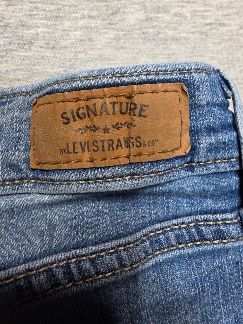Signature by Levi Strauss Modern Straight Jeans 4S 27x30 Light Wash - Picture 5 of 6